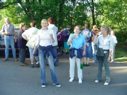 Deze 3 dames liepen slechts 5 km... maar wilde wel pers&eacute; op de foto